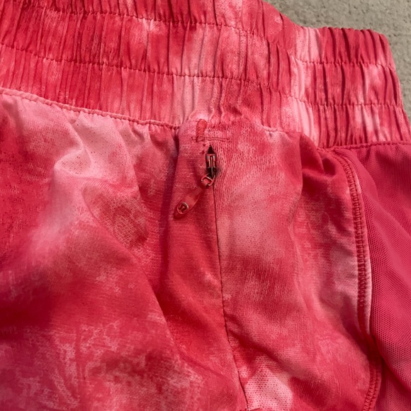 Lululemon athletica Hotty Hot shorts - Picture 3 of 4